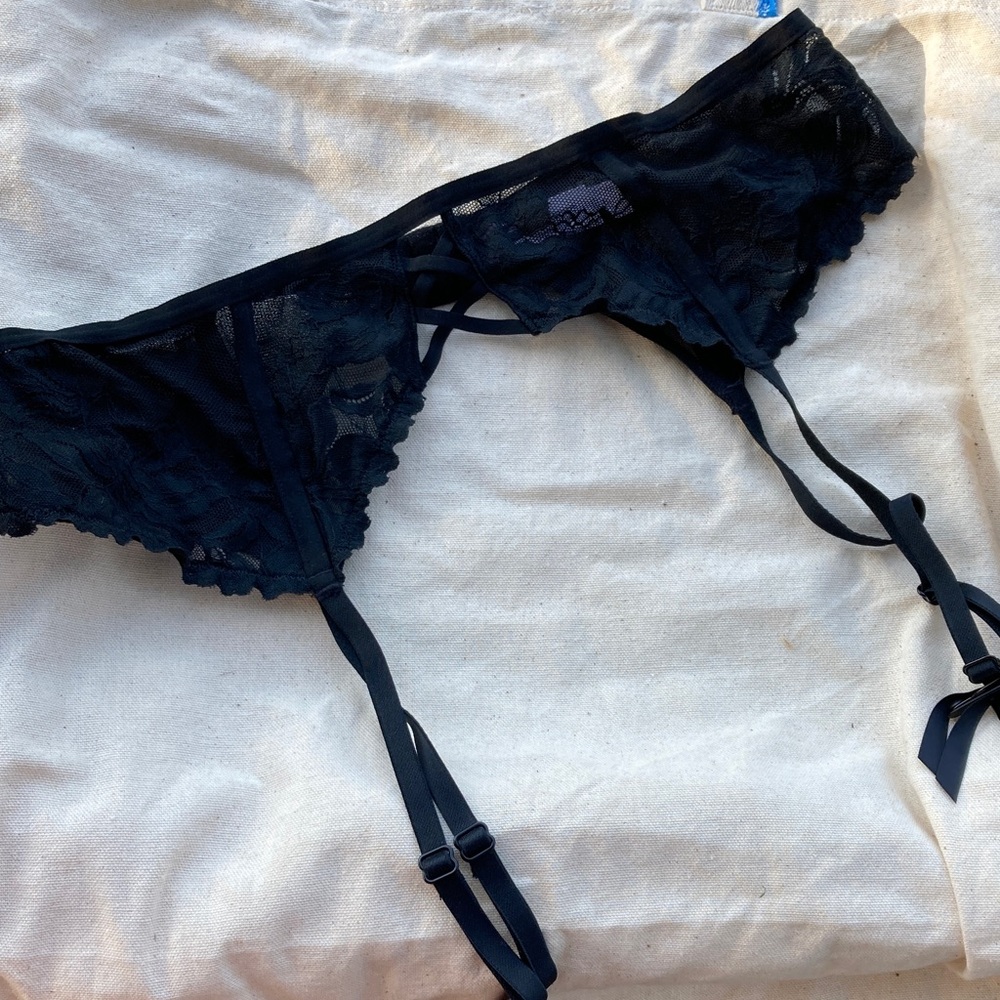 Auden garter belt black lace sheer mesh XL